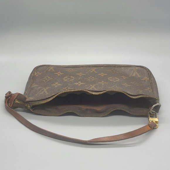 LOUIS VUITTON VINTAGE POCHETTE ACCESSOIRES - Picture 3 of 16